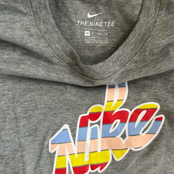 Nike Sportswear T-Shirt, women's Sz XS, color grey, retro vibes large logo, NWT! - Picture 6 of 6